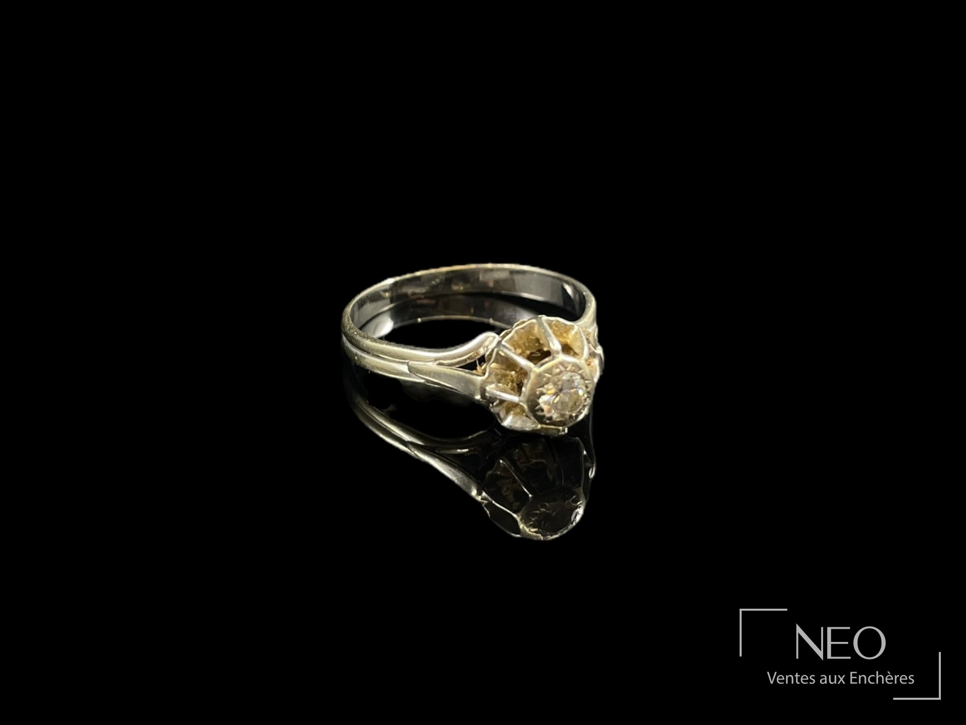 Bague solitaire en or gris 750 ornée d’un diamant