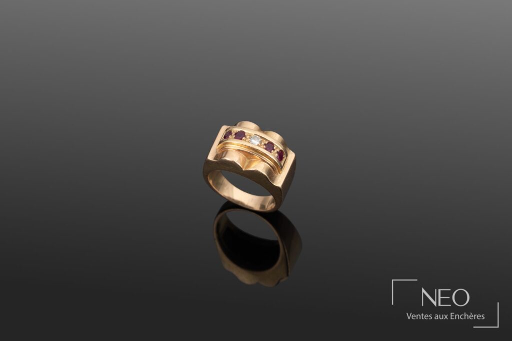 Bague de style Tank en or jaune et platine