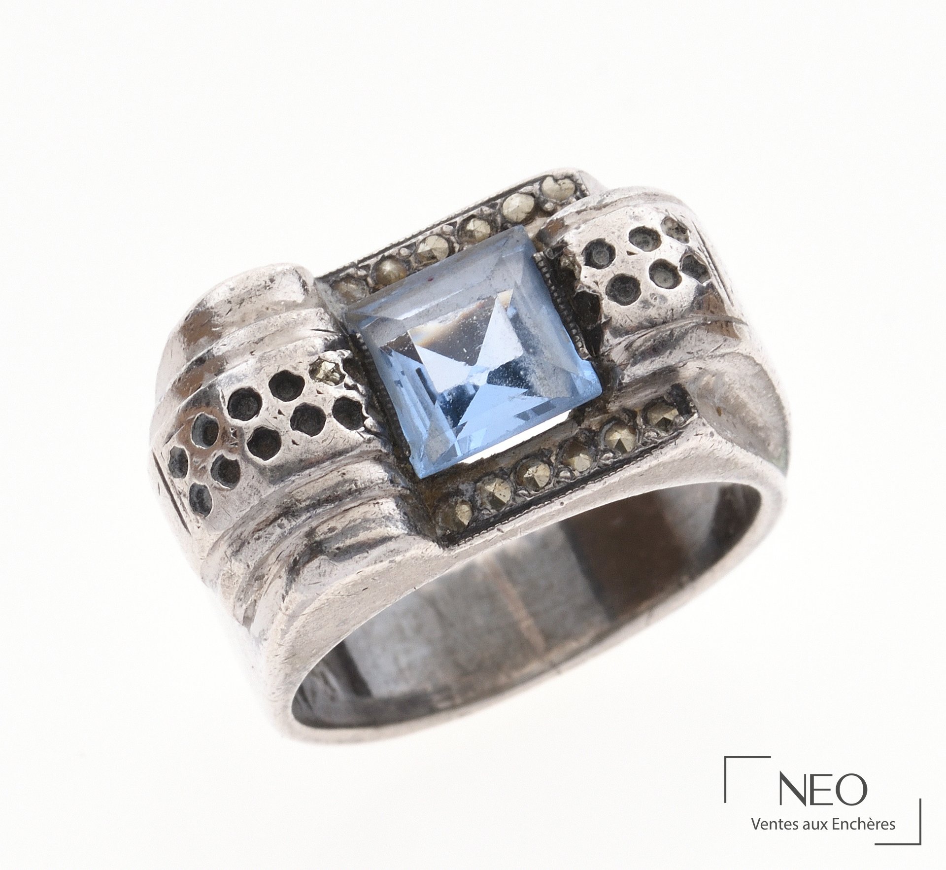Bague Tank en argent, pierre bleue et diamants taille rose