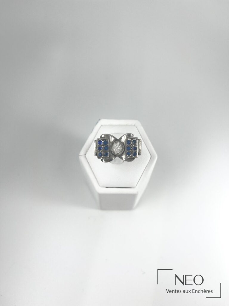 Bague Tank en argent avec moissanite centrale et pierres bleues