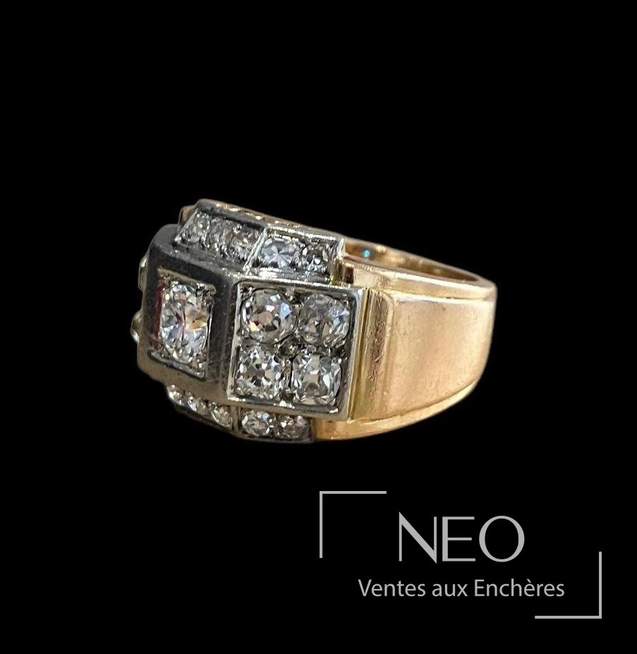 Bague tank en or jaune et gris sertie de diamants