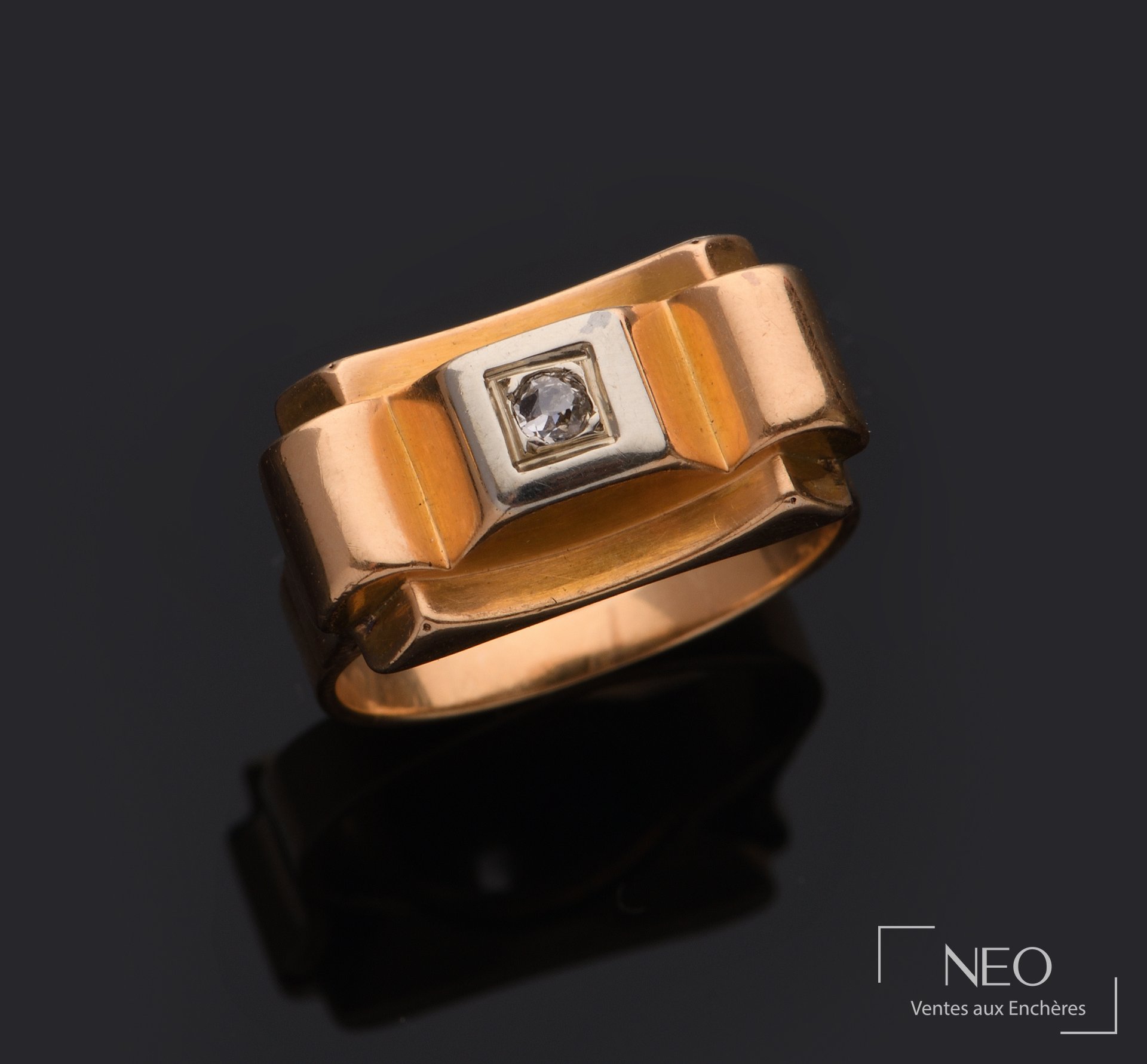 Bague tank en ors jaune et gris 18 carats centrée d’un diamant