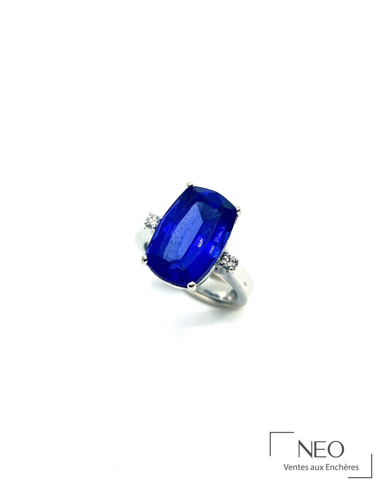 Bague en or gris 18 carats à tanzanite et diamants