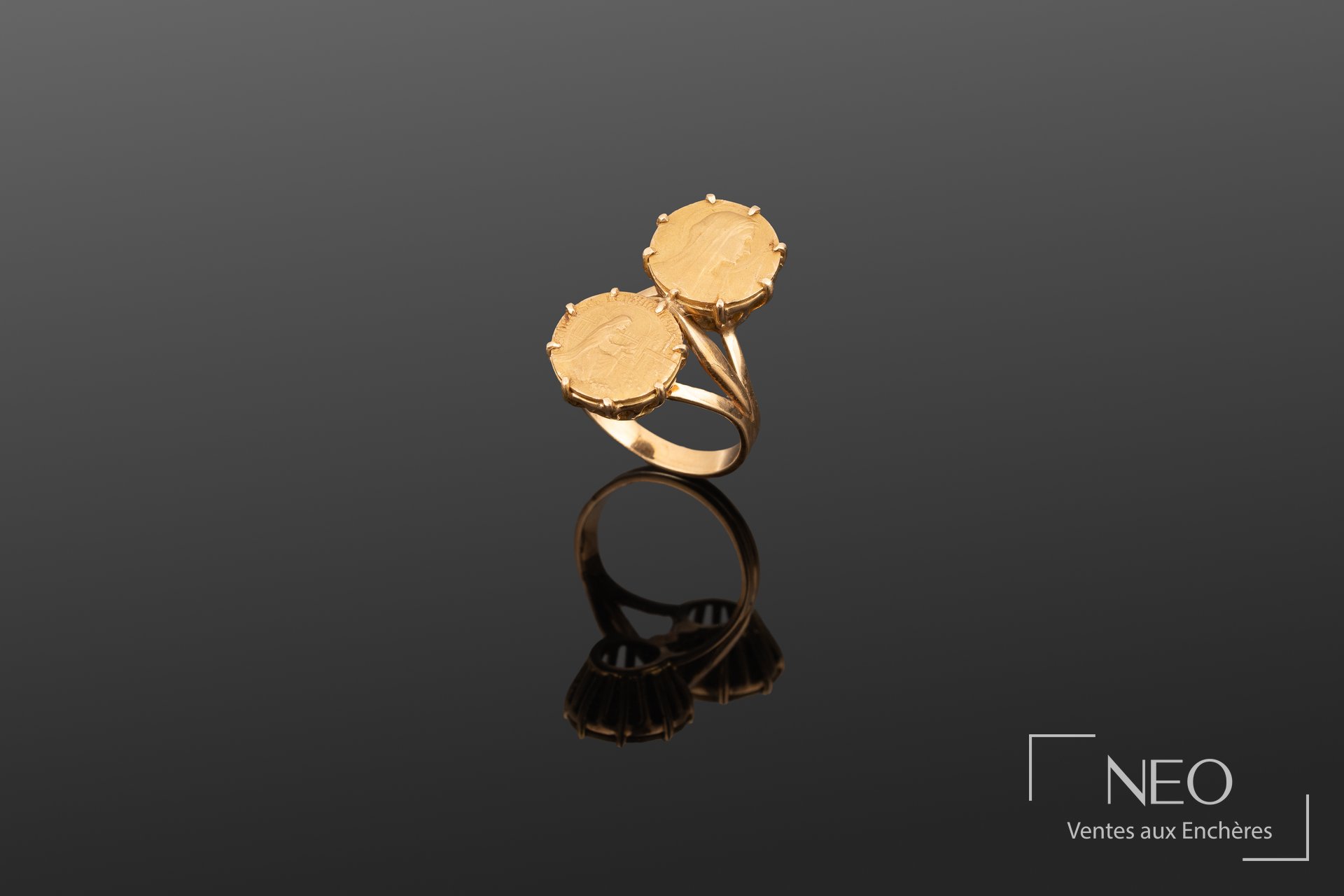 Bague toi et moi en or jaune 18K avec deux médailles religieuses