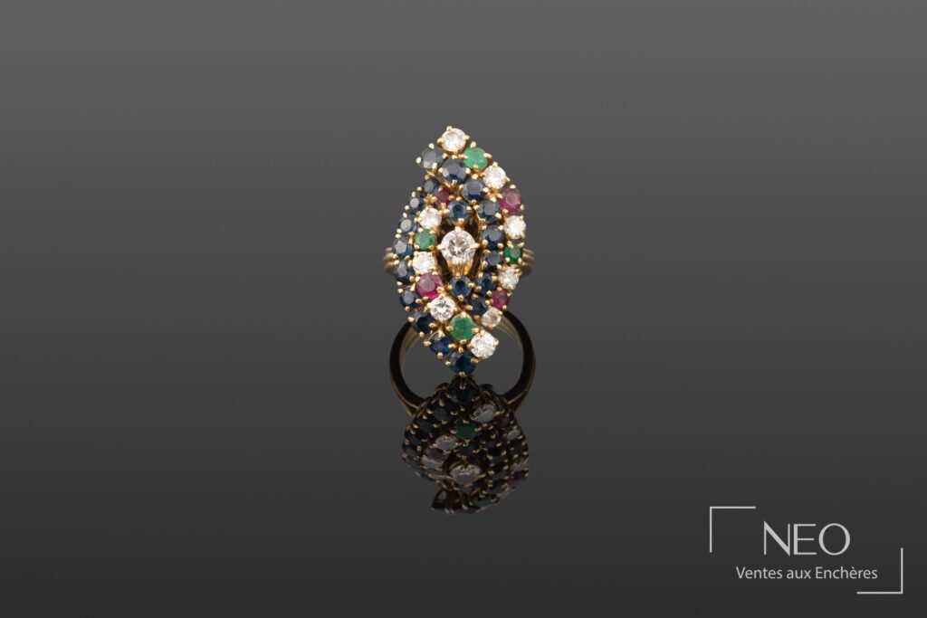 Bague Tutti Frutti en or jaune sertie de diamants et pierres de couleur