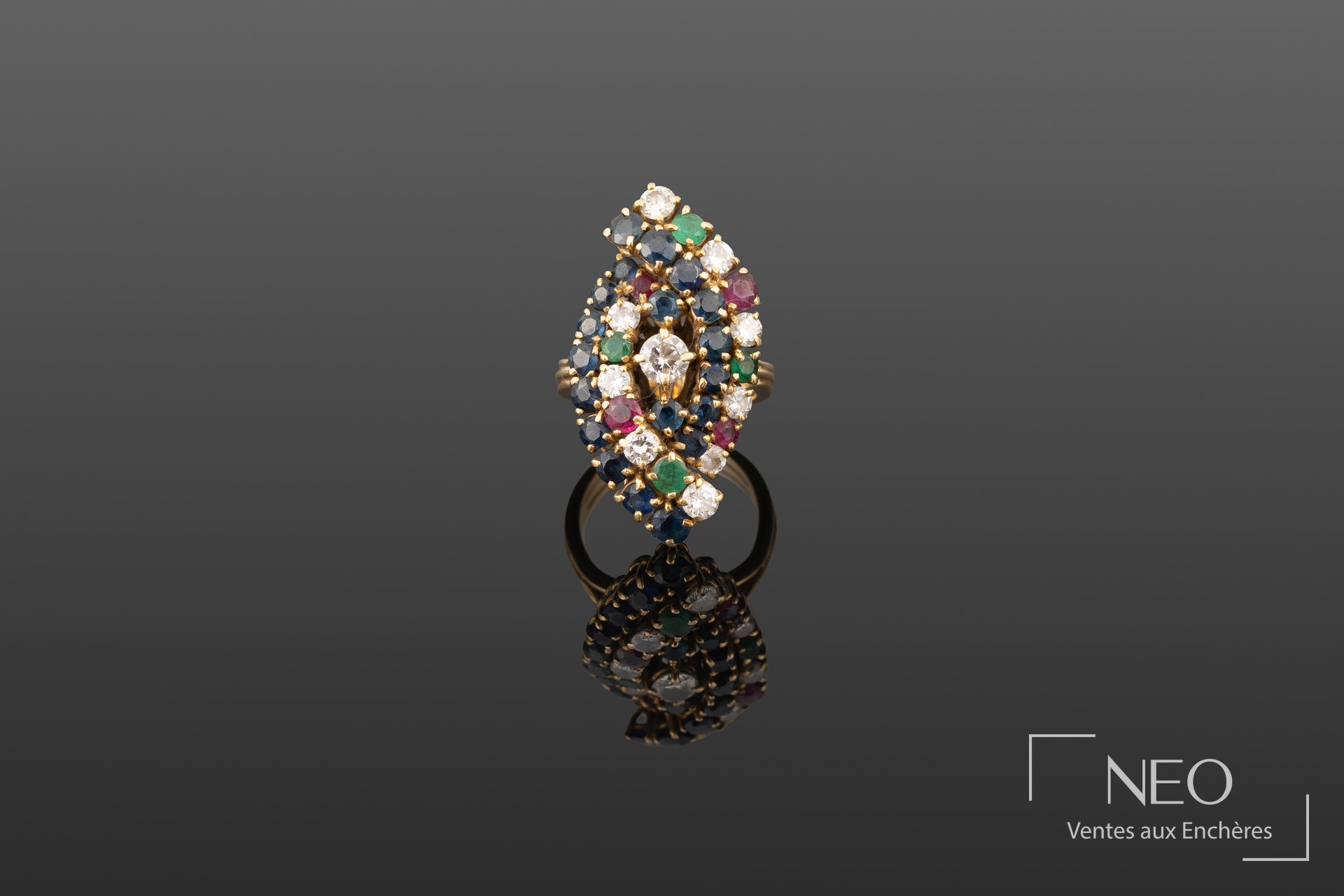Bague Tutti Frutti en or jaune sertie de diamants et pierres de couleur