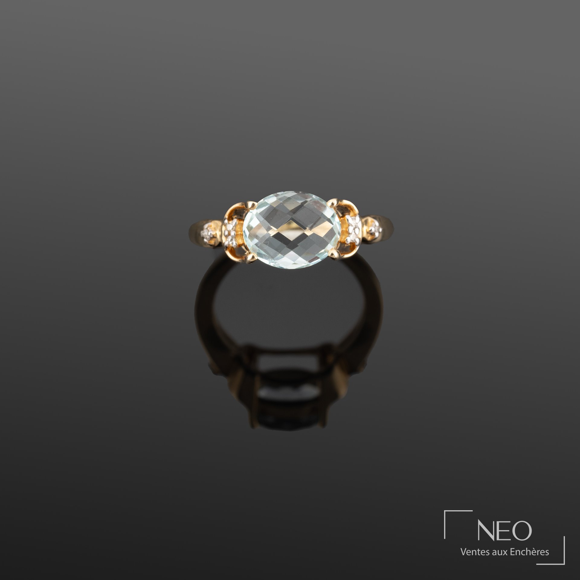 Bague en vermeil avec aigue-marine ovale et diamants de part et d’autre
