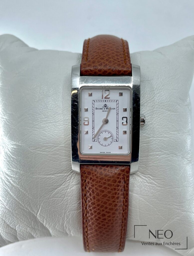 Montre Baume & Mercier rectangulaire en acier avec cadran blanc et bracelet brun