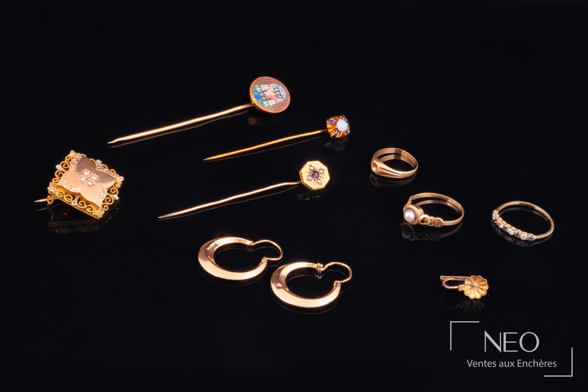 Ensemble de bijoux en or jaune et or rose avec boucles