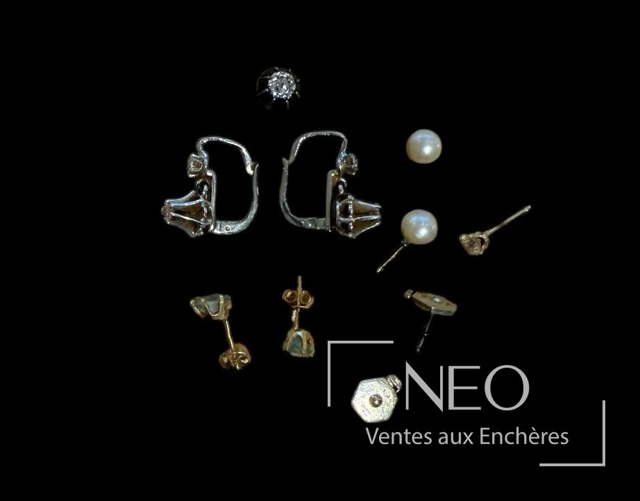 Ensemble de bijoux en ors gris et jaune avec boucles d'oreilles