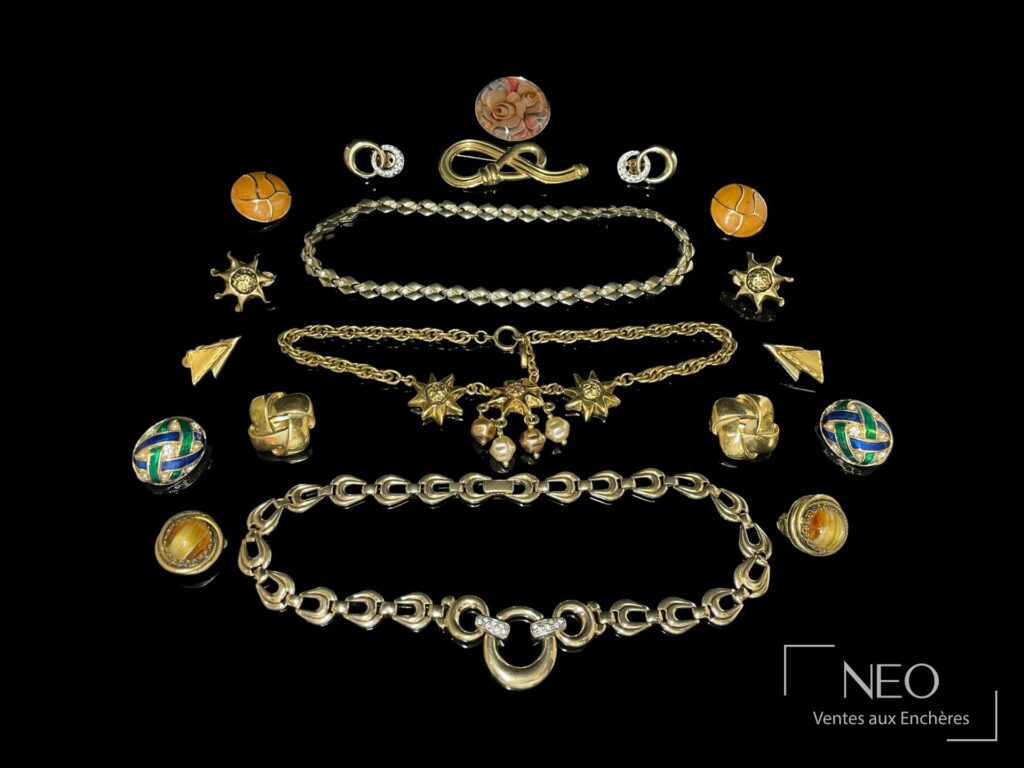 Ensemble de bijoux fantaisie comprenant clips d'oreilles