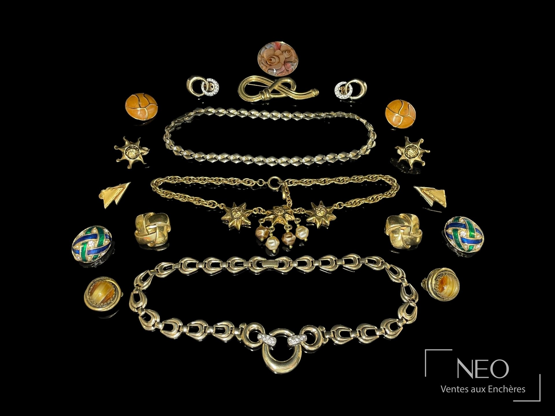 Ensemble de bijoux fantaisie comprenant clips d'oreilles