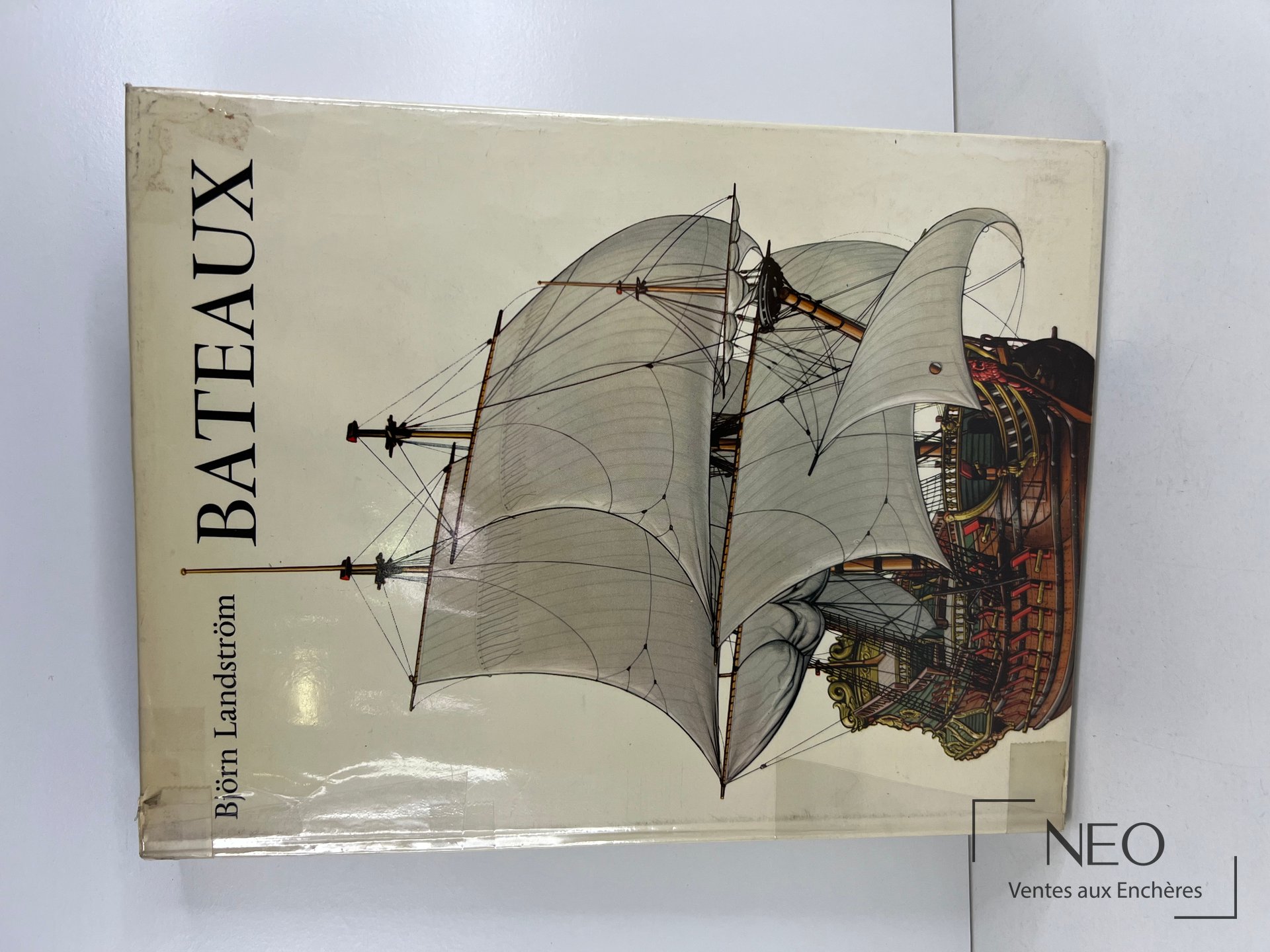 Couverture illustrée du livre Bateaux de Björn Landström