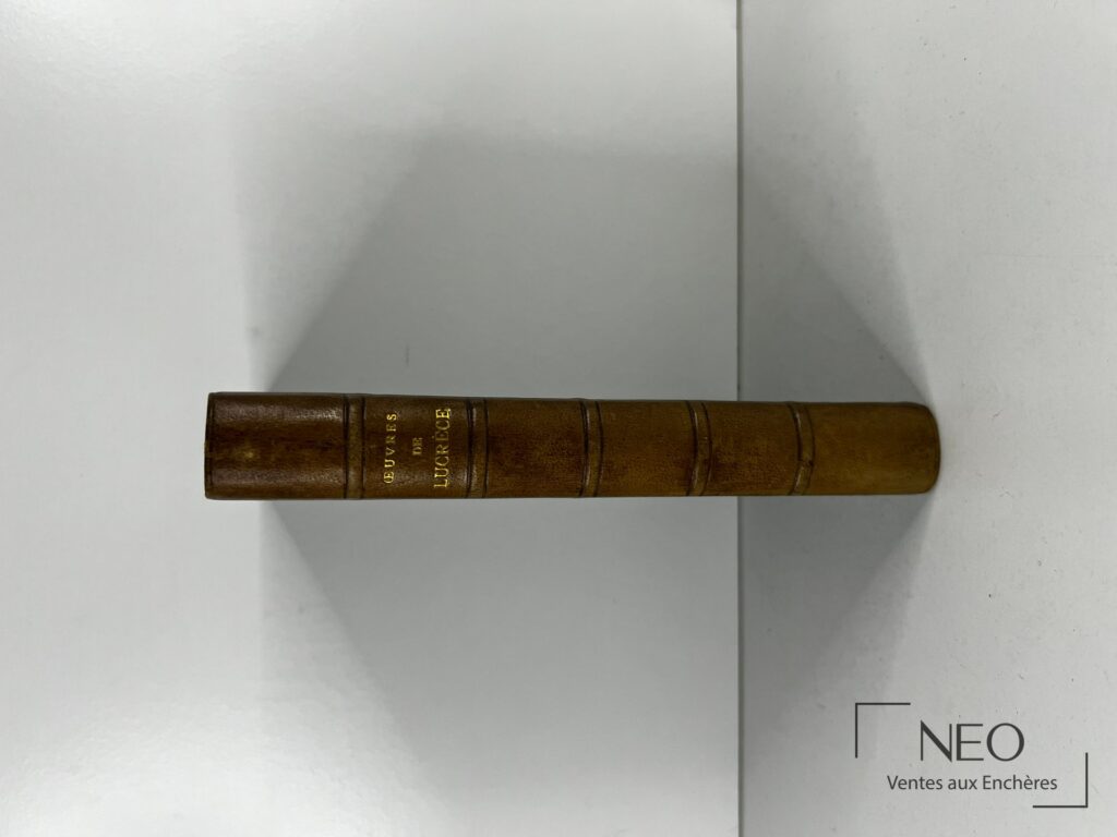 Dos en basane verte avec titre doré et nerfs apparents