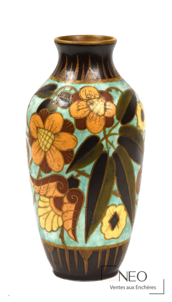 Vase balustre Boch KERAMIS à décor floral polychrome sur fond céladon