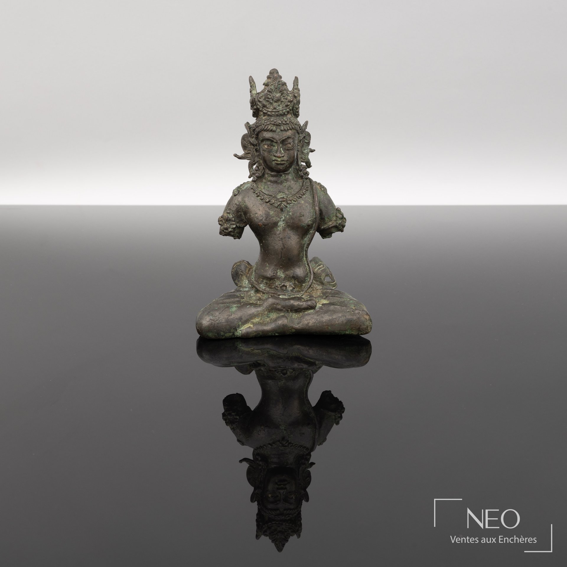 Bodhisattva en méditation, bronze à patine verte, style cachemir ou Inde