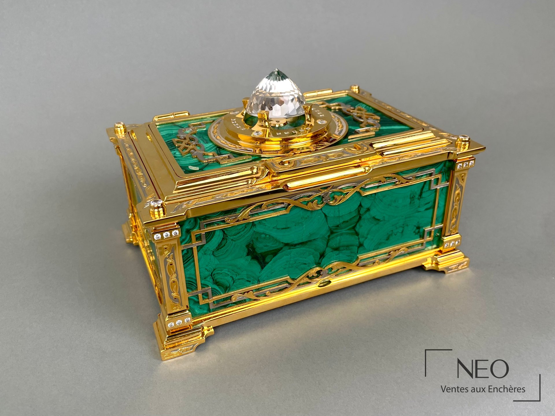 Boîte à bijoux russe en malachite, métal doré et argenté, XXe siècle