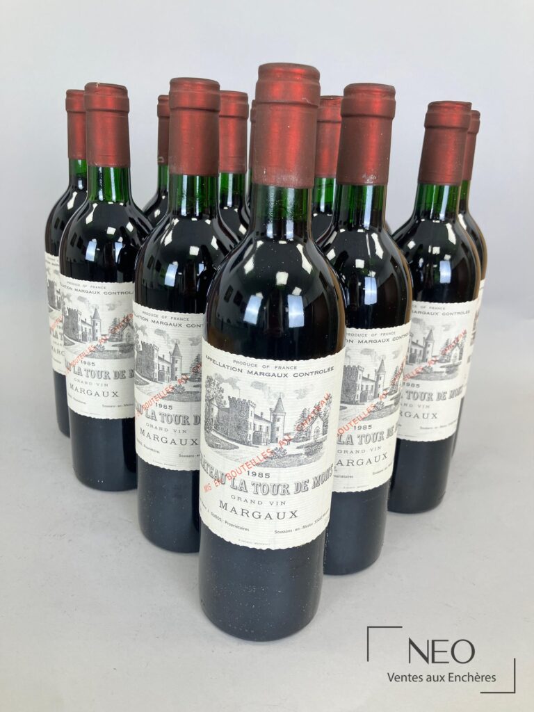 Douze bouteilles de Bordeaux Château La Tour de Mons 1985 regroupées en caisse d'origine