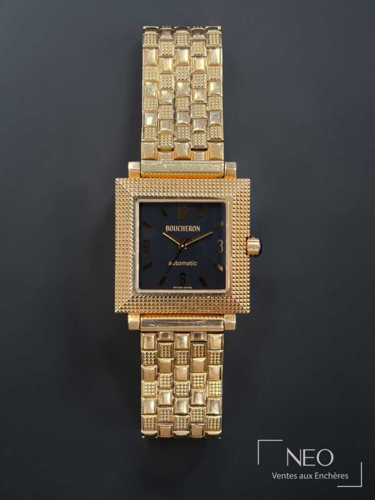 Montre bracelet Boucheron en or jaune avec cadran carré noir et bracelet à maille briquette
