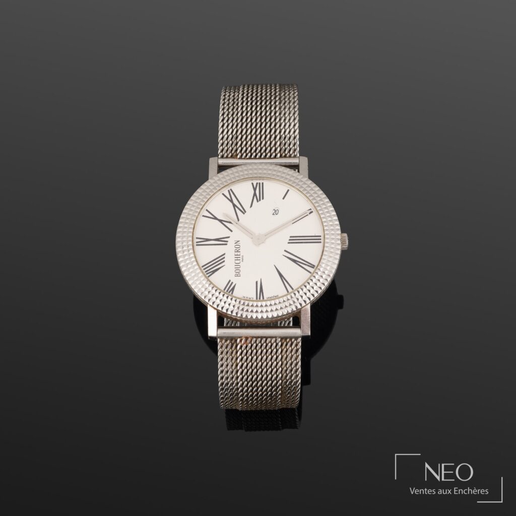 Montre Boucheron ronde en acier avec cadran à chiffres romains et bracelet maille milanaise