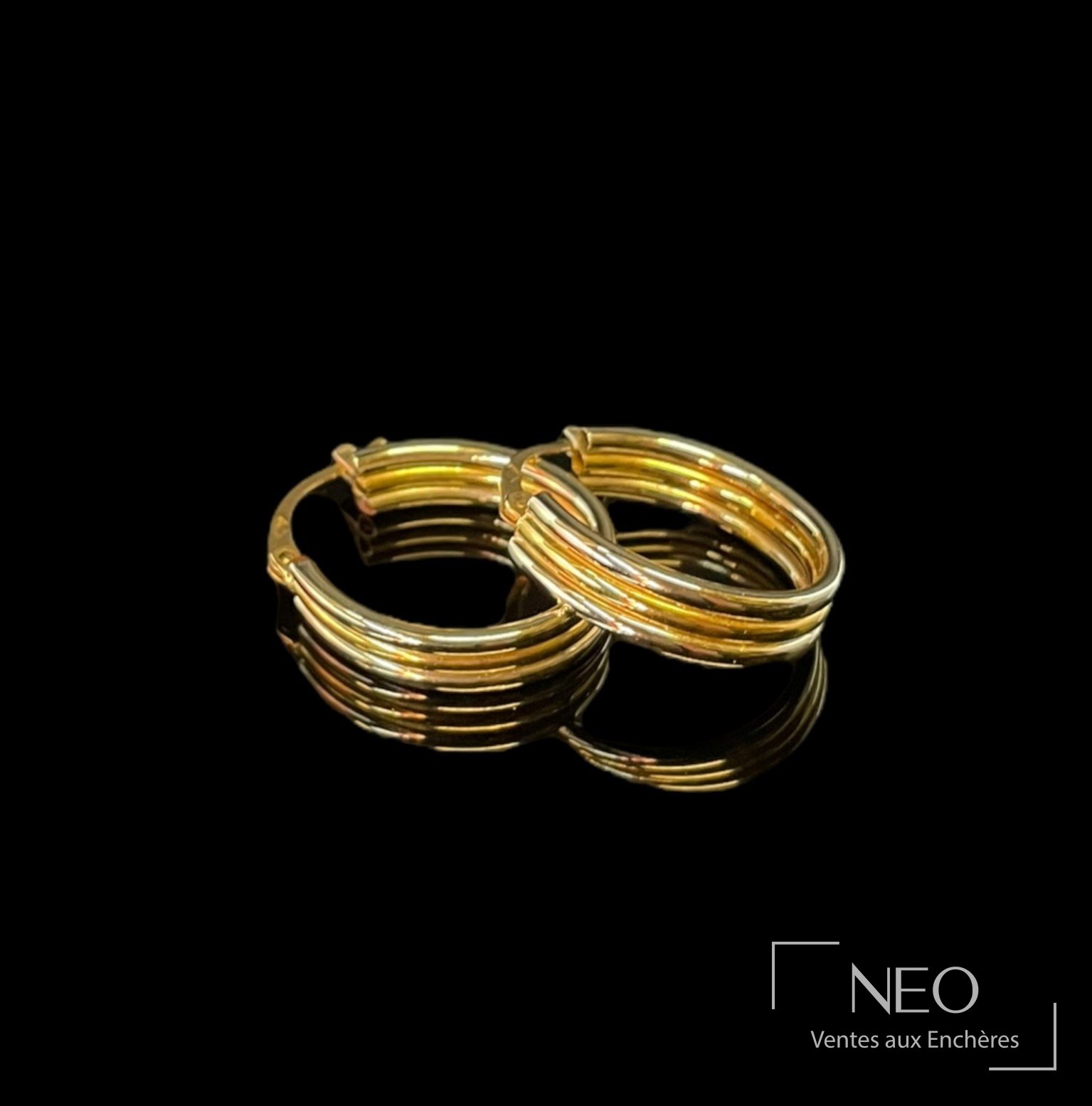 Paire de boucles d’oreilles torsion en or gris et jaune 18 carats