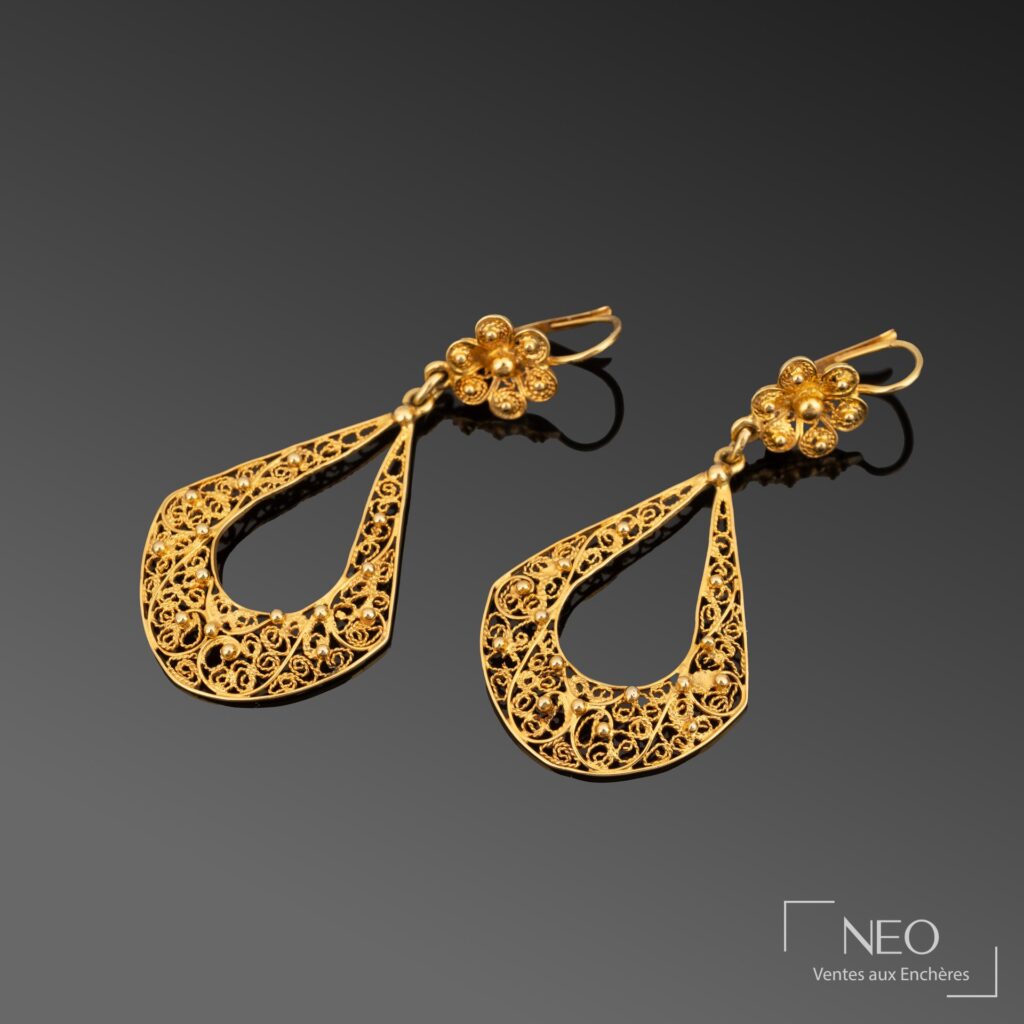 Paire de boucles d’oreilles en or jaune ajouré
