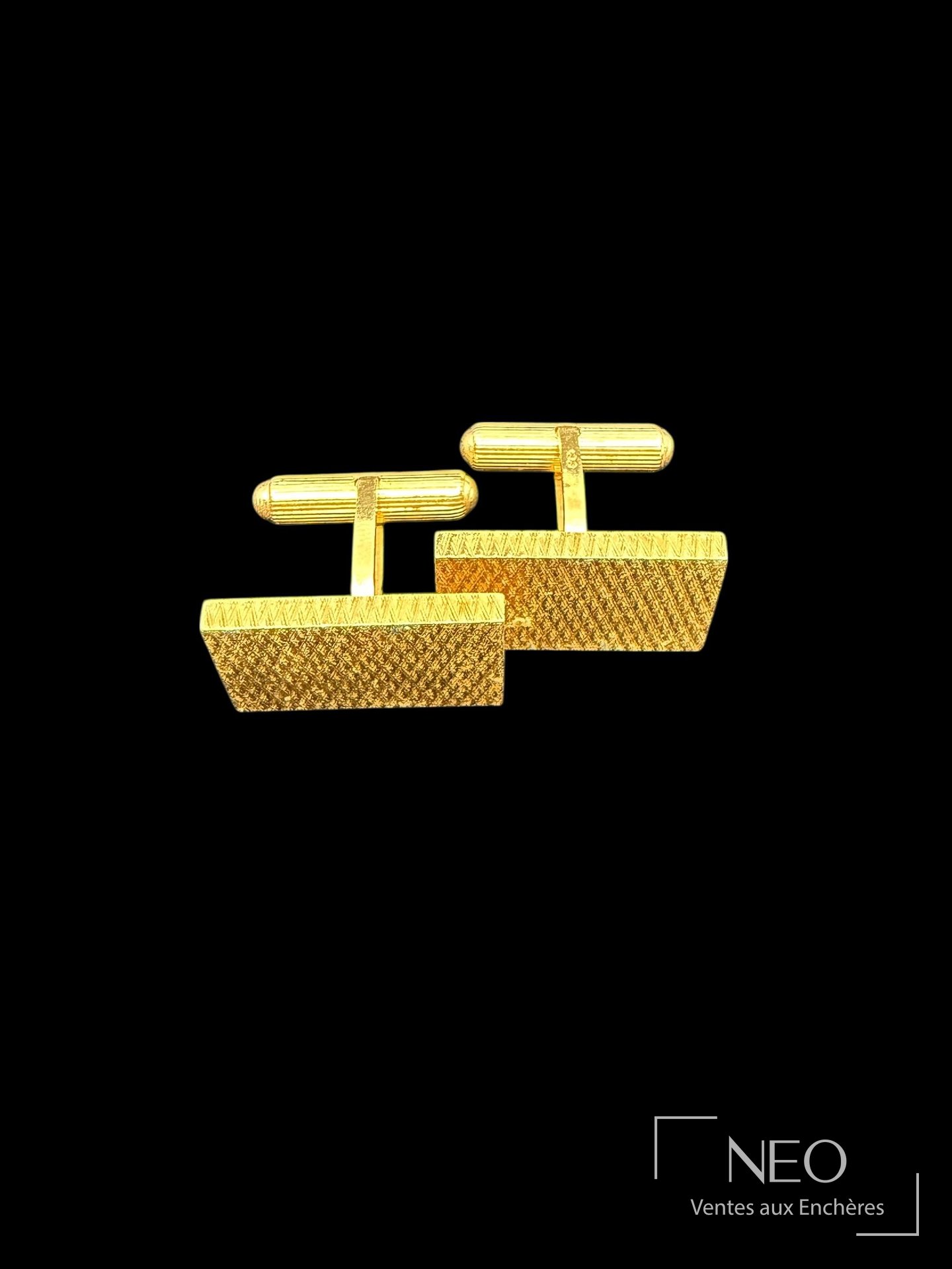 Paire de boutons de manchette rectangulaires en or jaune à décor de croisillons