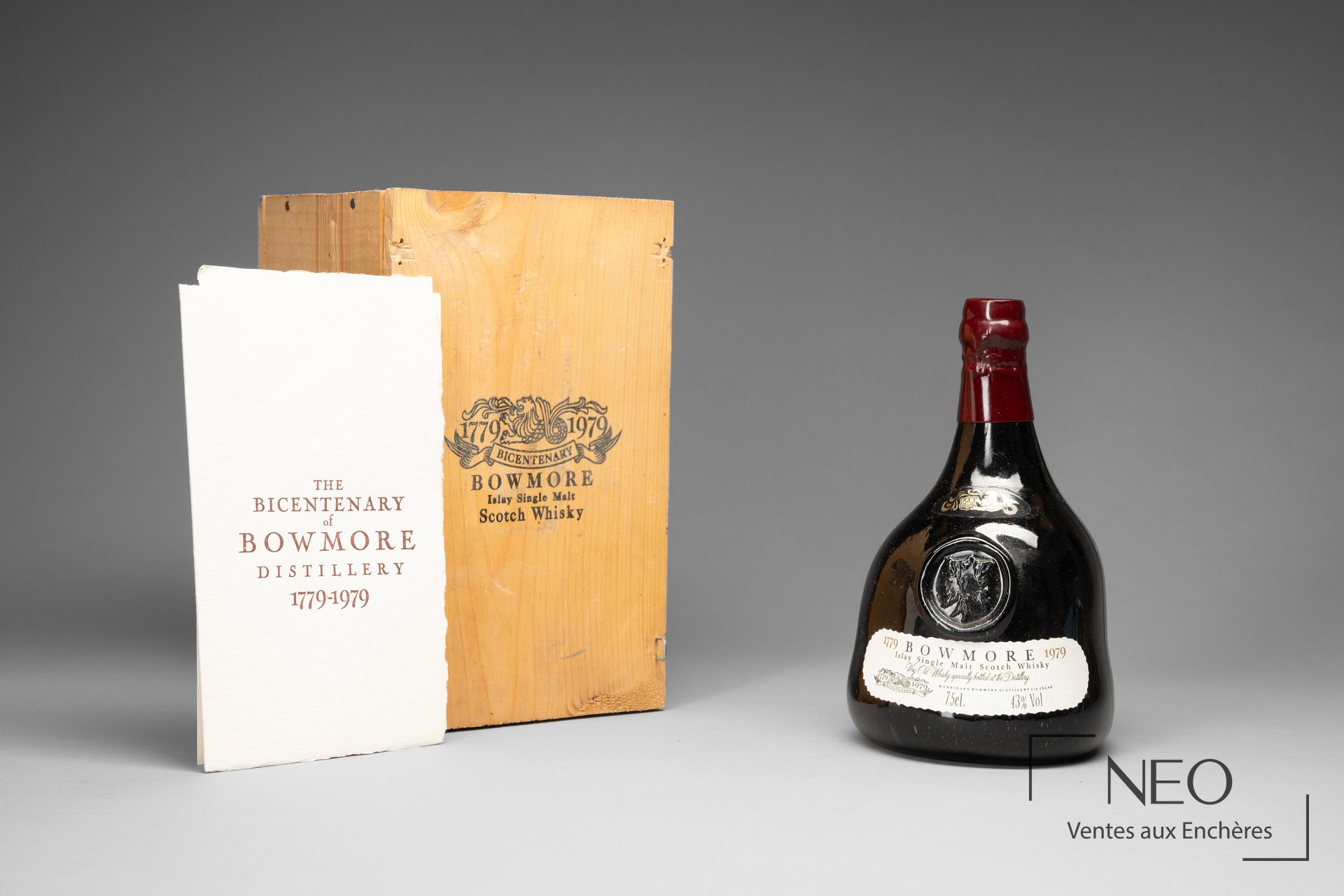 Bouteille Bowmore avec caisse et documents du bicentenaire