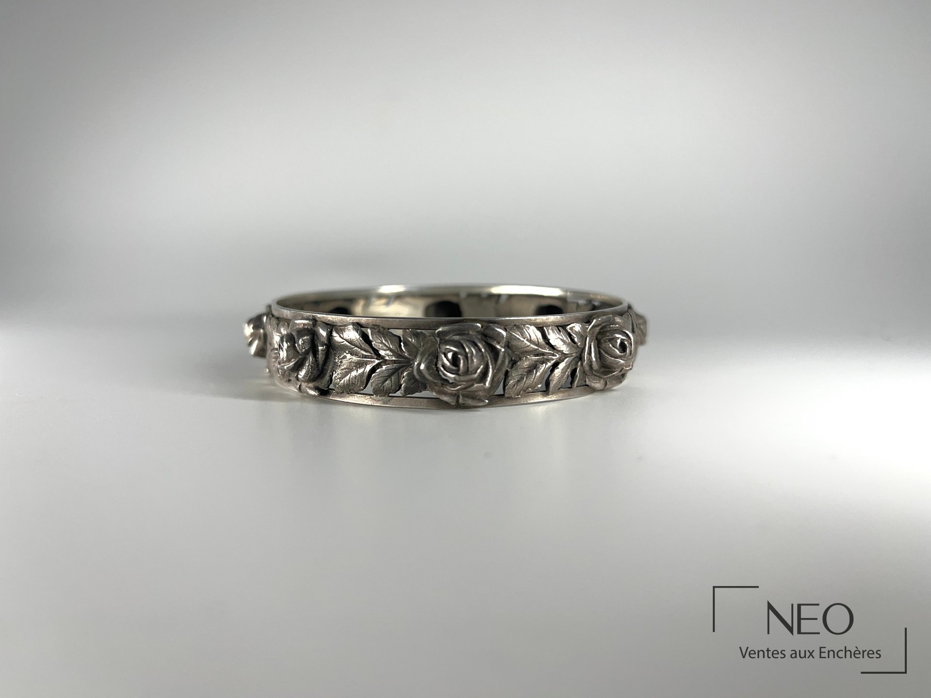 Bracelet en argent à décor de roses