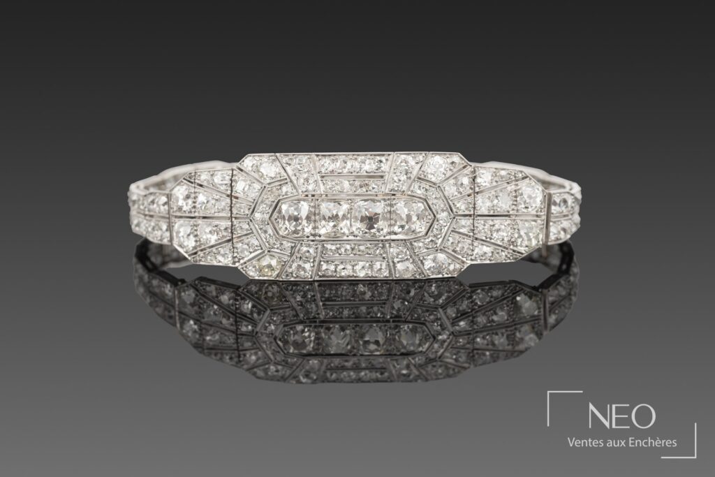 Bracelet Art Déco en or gris et platine serti de diamants