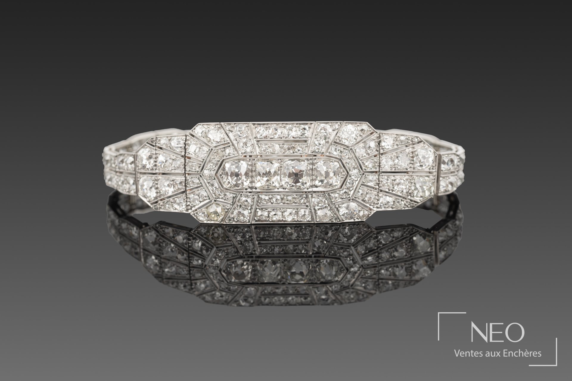 Bracelet Art Déco en or gris et platine serti de diamants