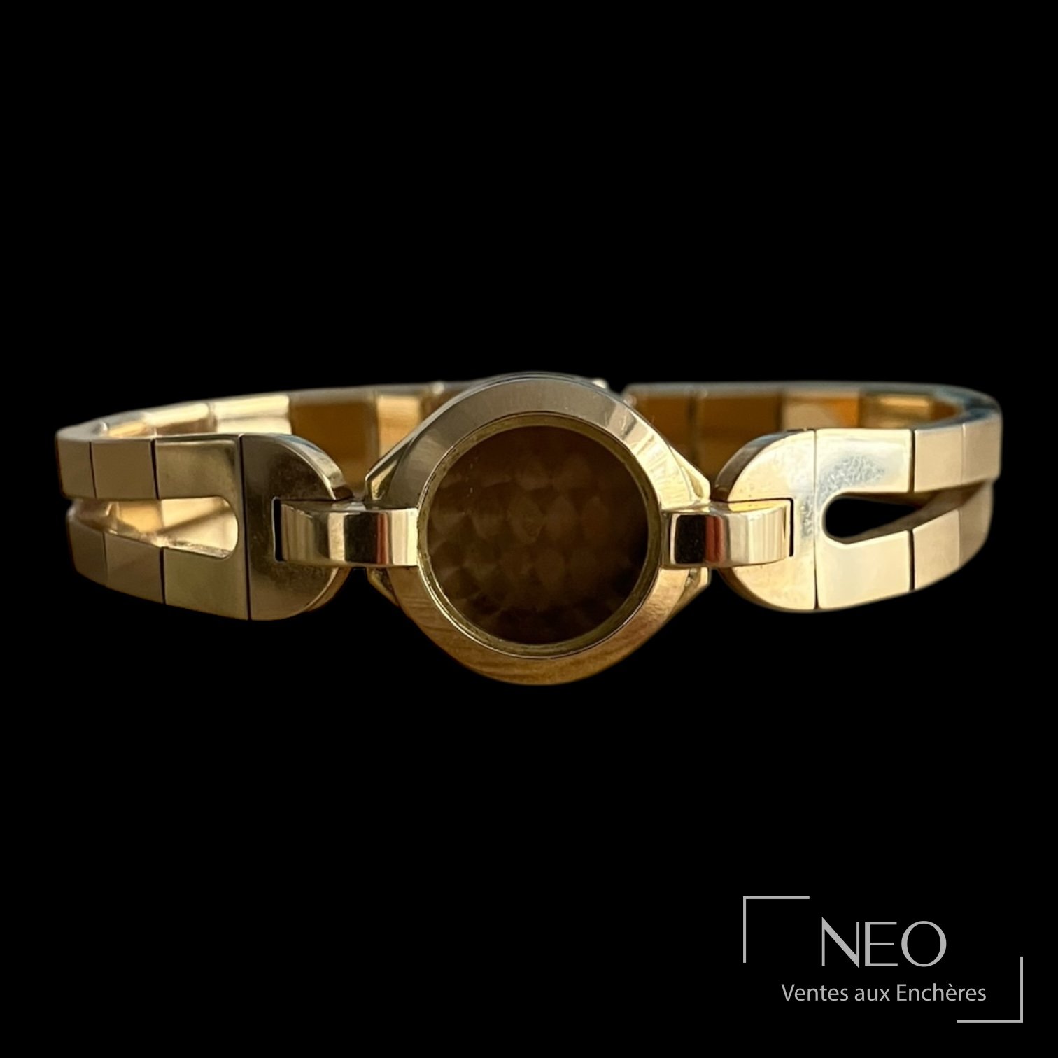 Bracelet de montre en or jaune avec cadran rond et bracelet articulé