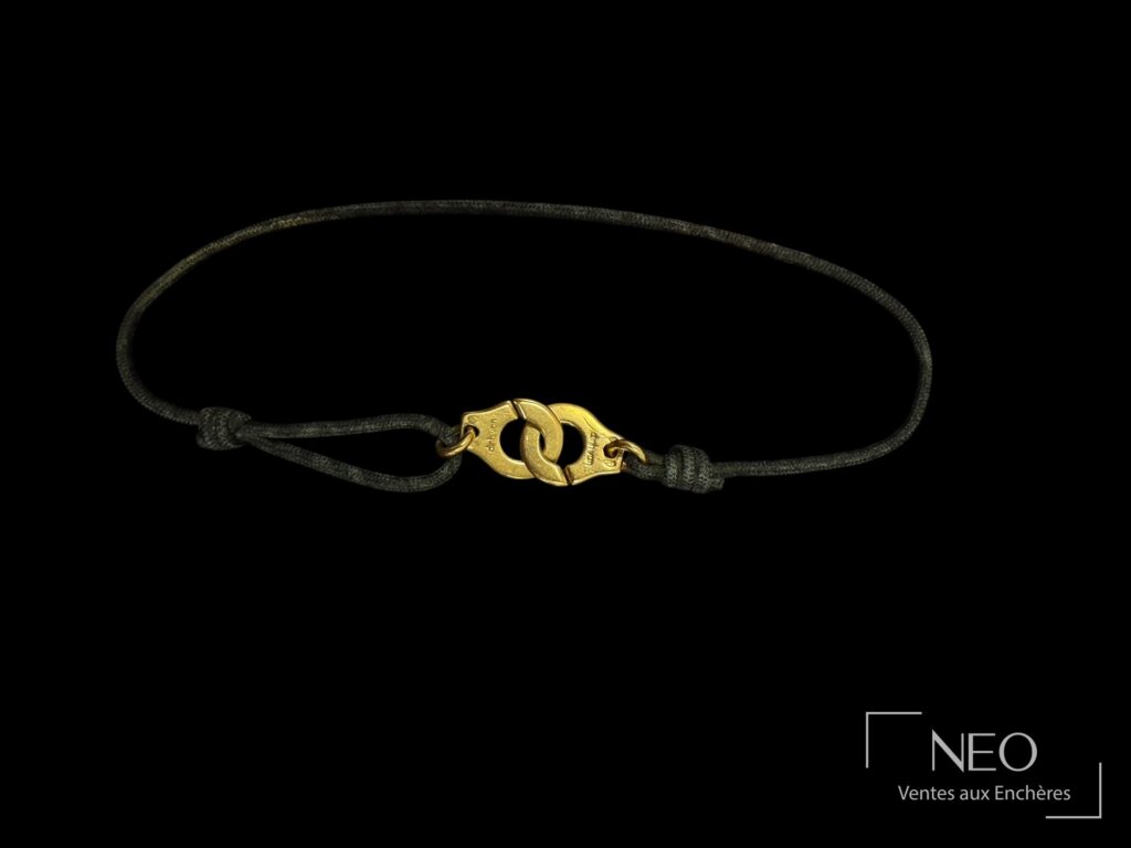 Bracelet Dinh Van Menotes en or jaune sur fil de coton noir