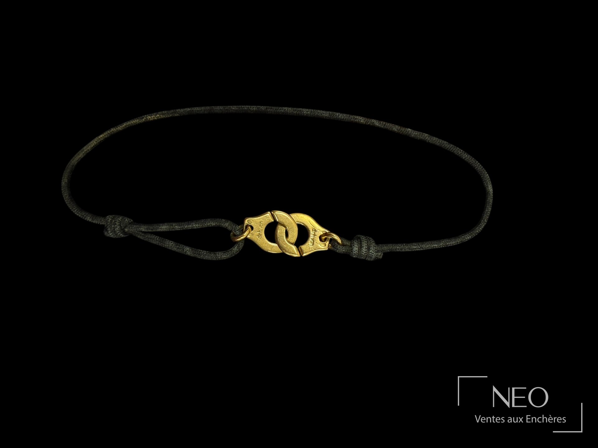 Bracelet Dinh Van Menotes en or jaune sur fil de coton noir