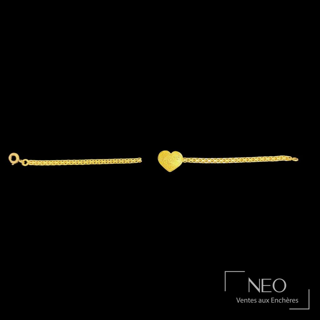 Bracelet en or jaune 18K présenté en deux parties séparées sur fond noir