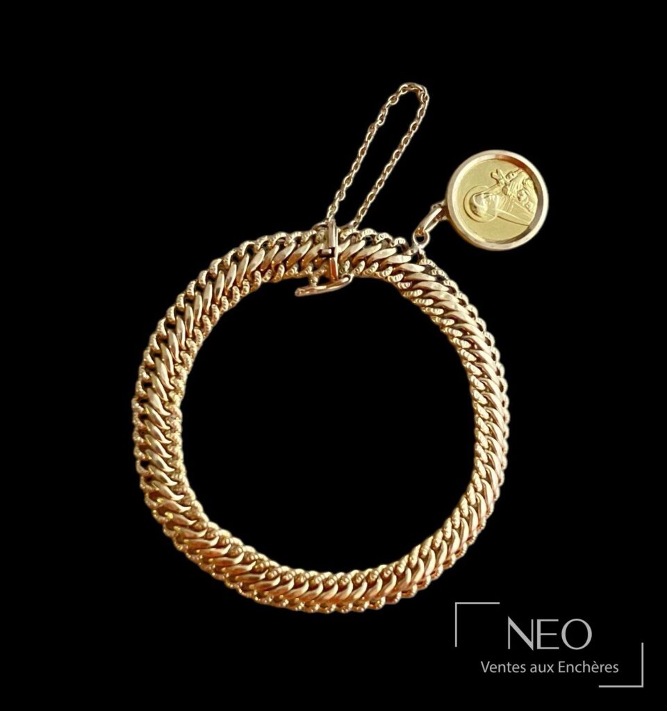 Bracelet en or jaune à maille américaine avec médaille circulaire de la Vierge