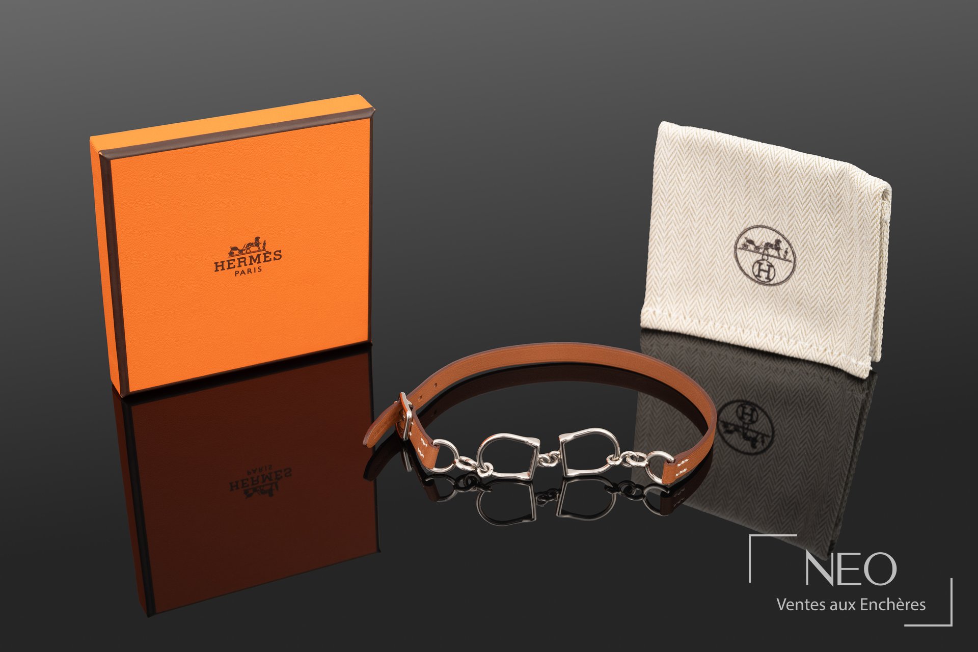 Hermès bracelet mors double tour en veau swift et métal palladié