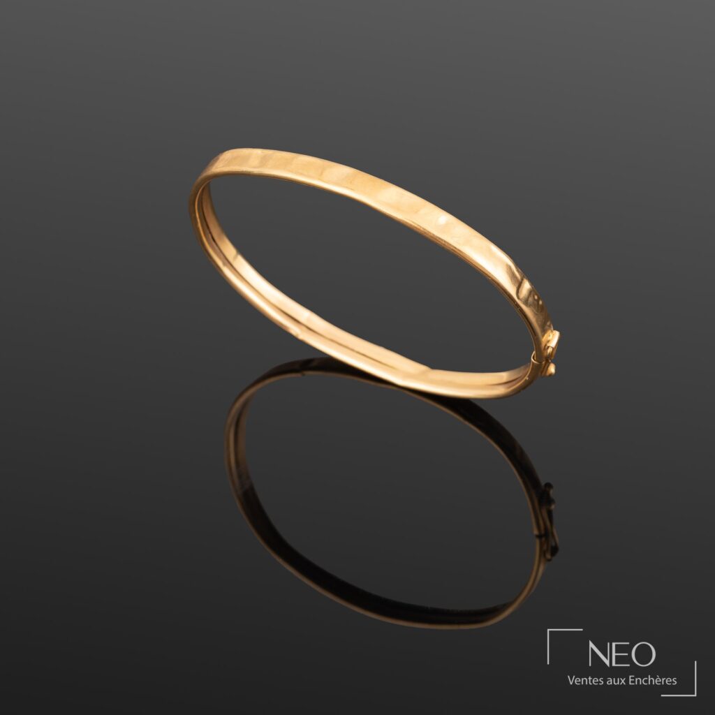 Bracelet jonc en or jaune 18K avec fermoir cliquet