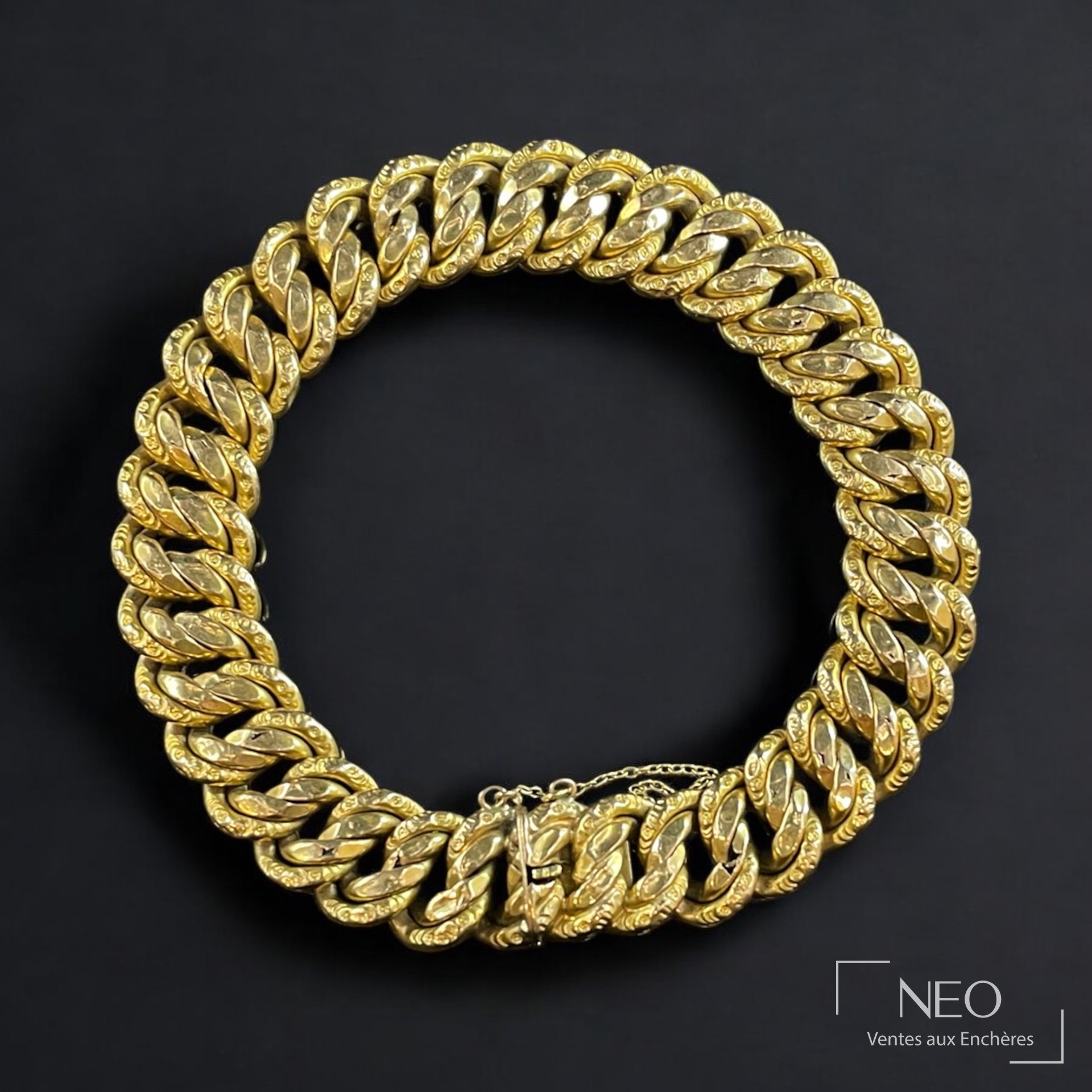 Bracelet en or jaune 18 carats à maille tressée et motifs floraux