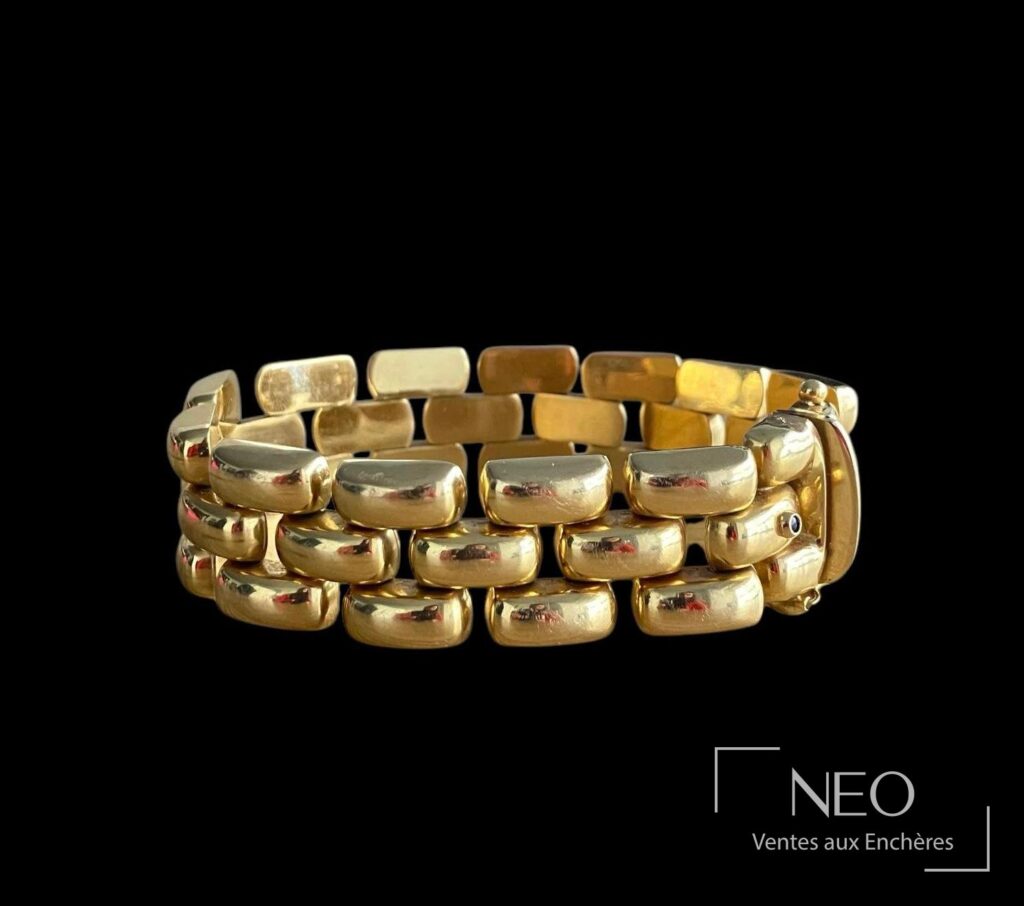 Bracelet en or jaune à maille grains de riz avec petit cabochon de saphir