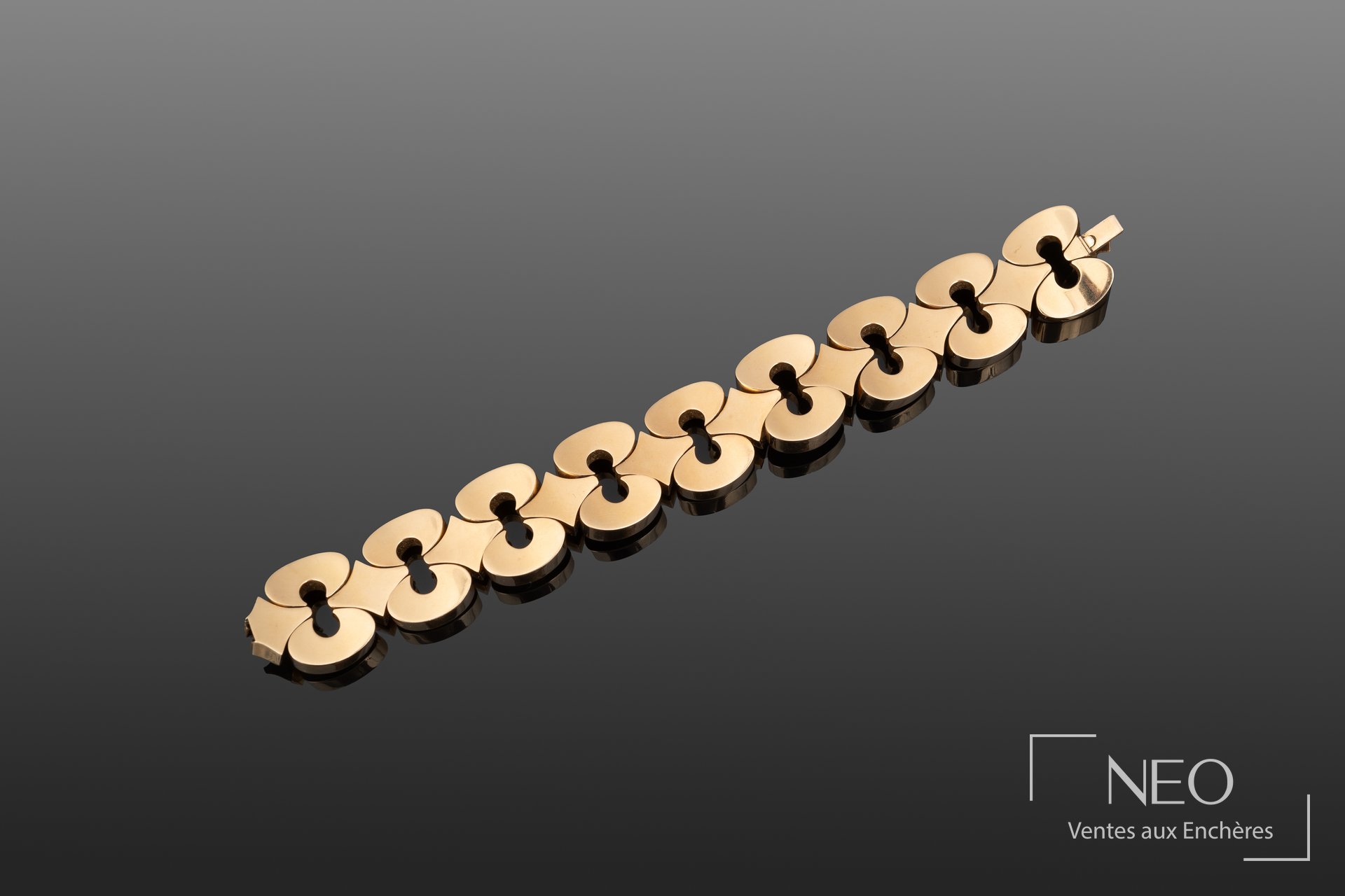 Bracelet en or jaune 18 carats à neuf maillons ajourés