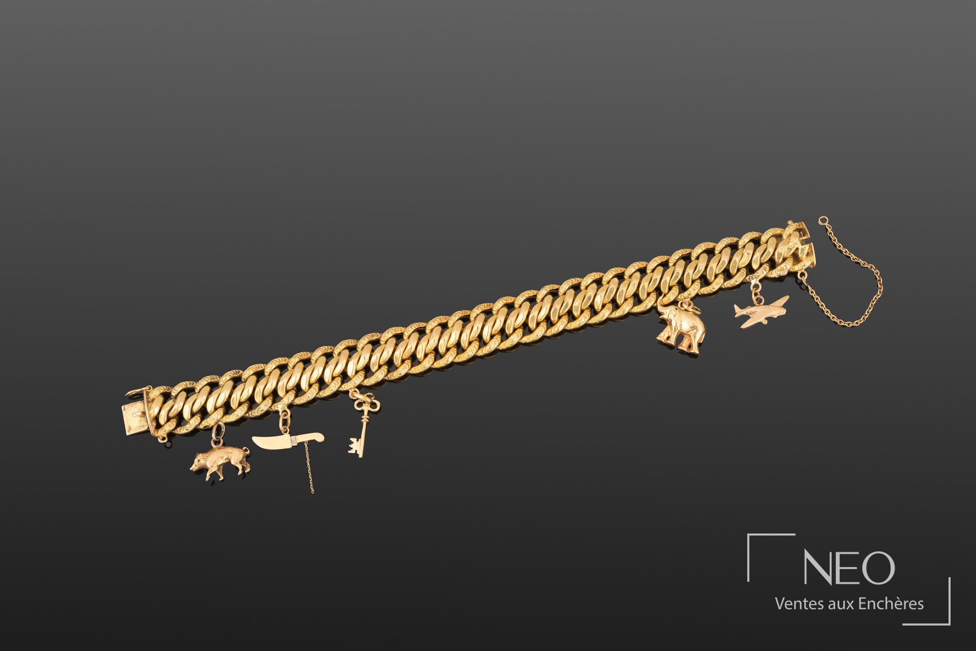 Bracelet en or jaune 18K à maille américaine et charms