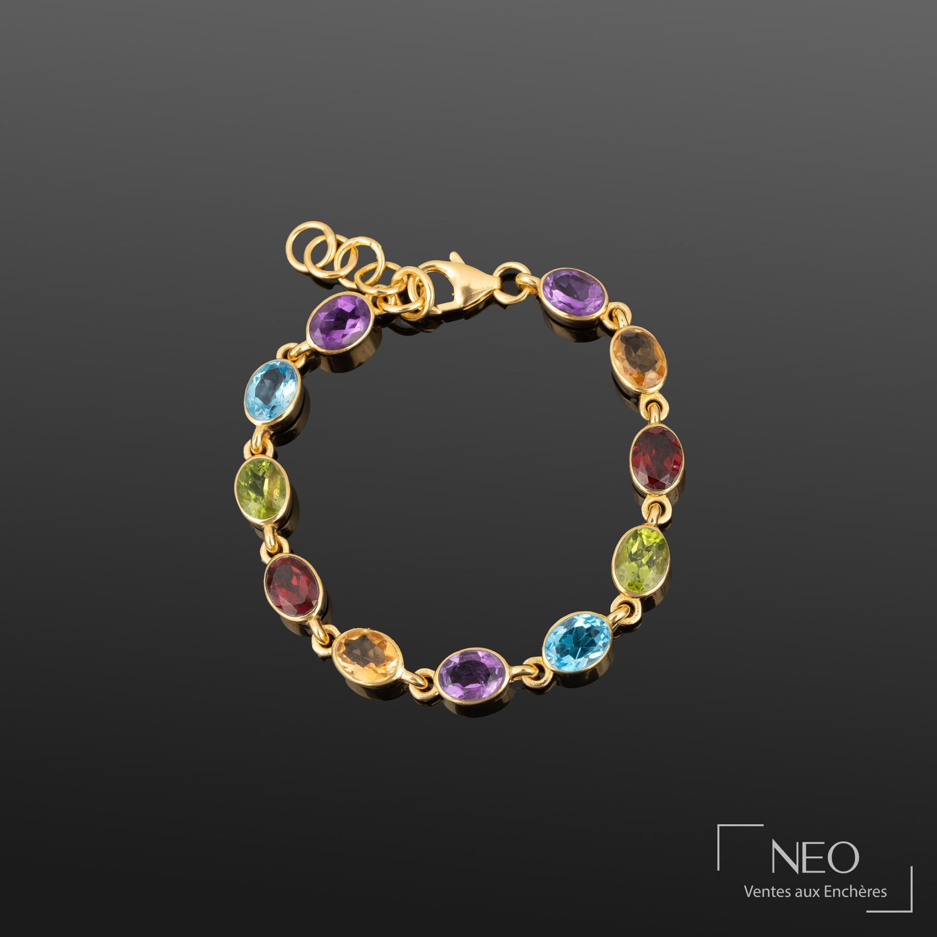 Bracelet souple en vermeil serti de pierres ovales multicolores sur fond gris
