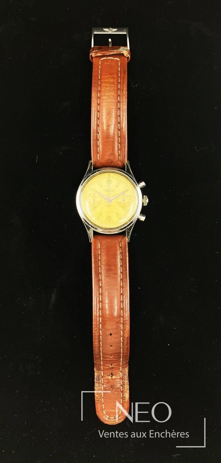 Montre Breitling chronographe à cadran doré sur bracelet en cuir brun