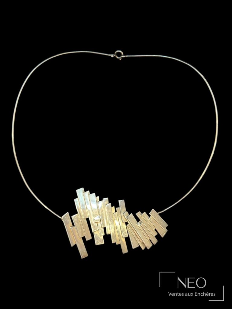 Collier en argent avec pendentif composé de plaques rectangulaires superposées