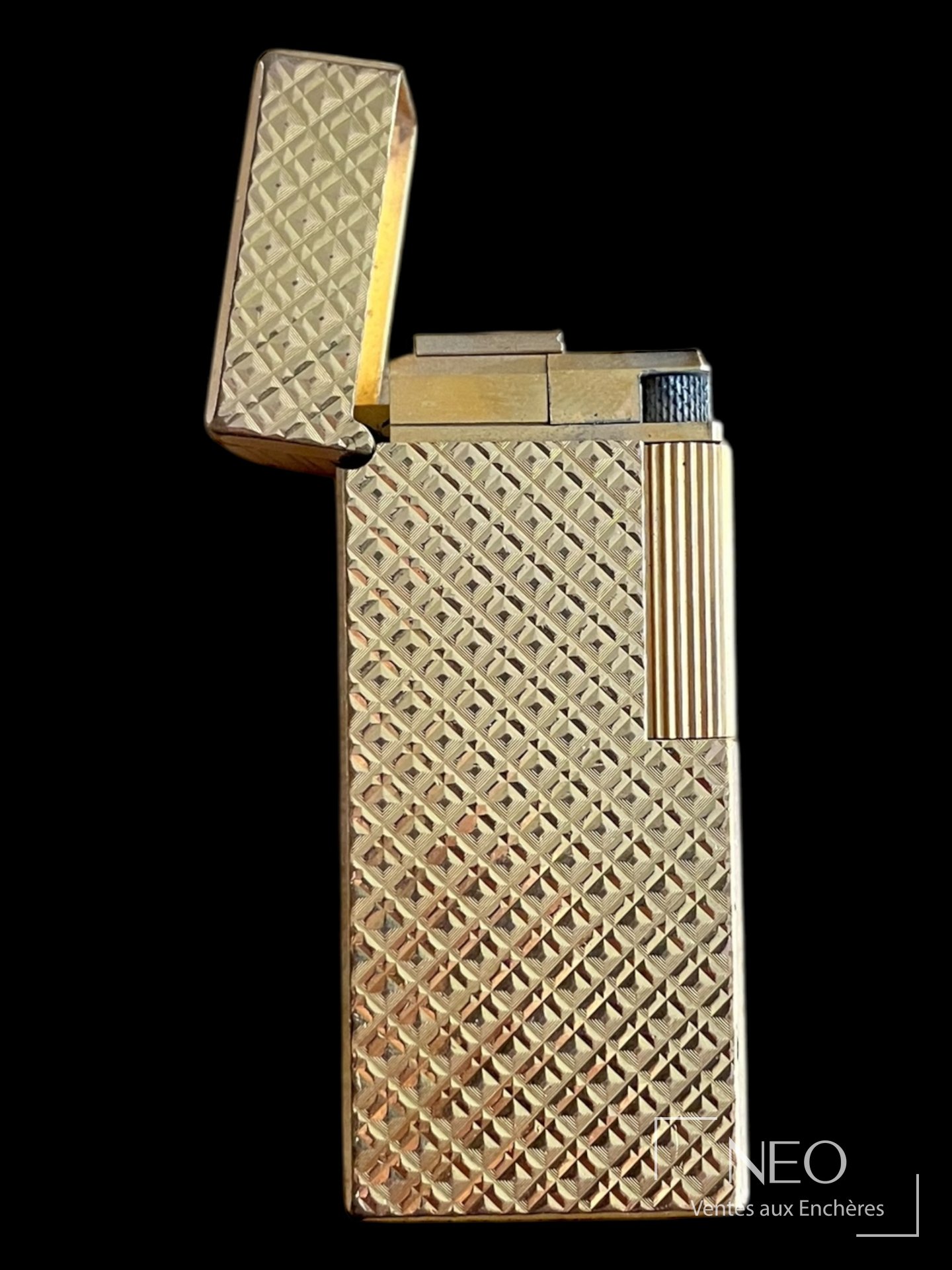Flaminaire, briquet en métal doré à décor gaufré