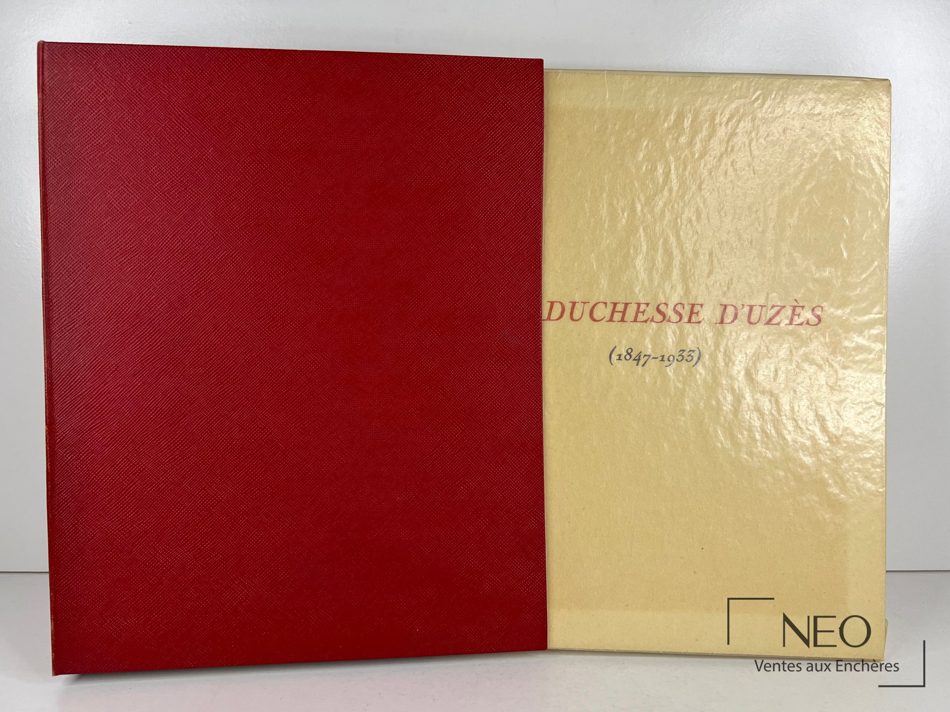 Couverture et chemise d'un livre de BRISSAC