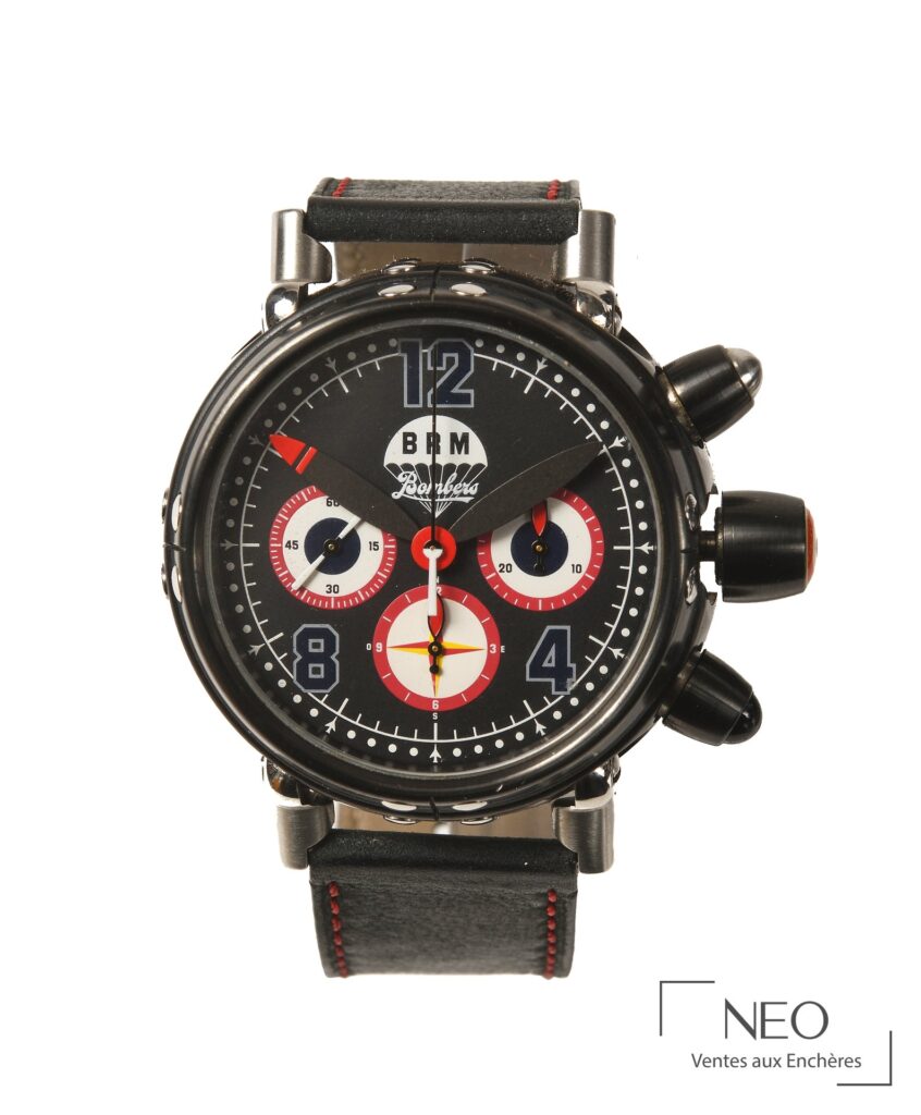 Montre BRM Bombers au cadran noir avec grands index bleus et sous-compteurs tricolores