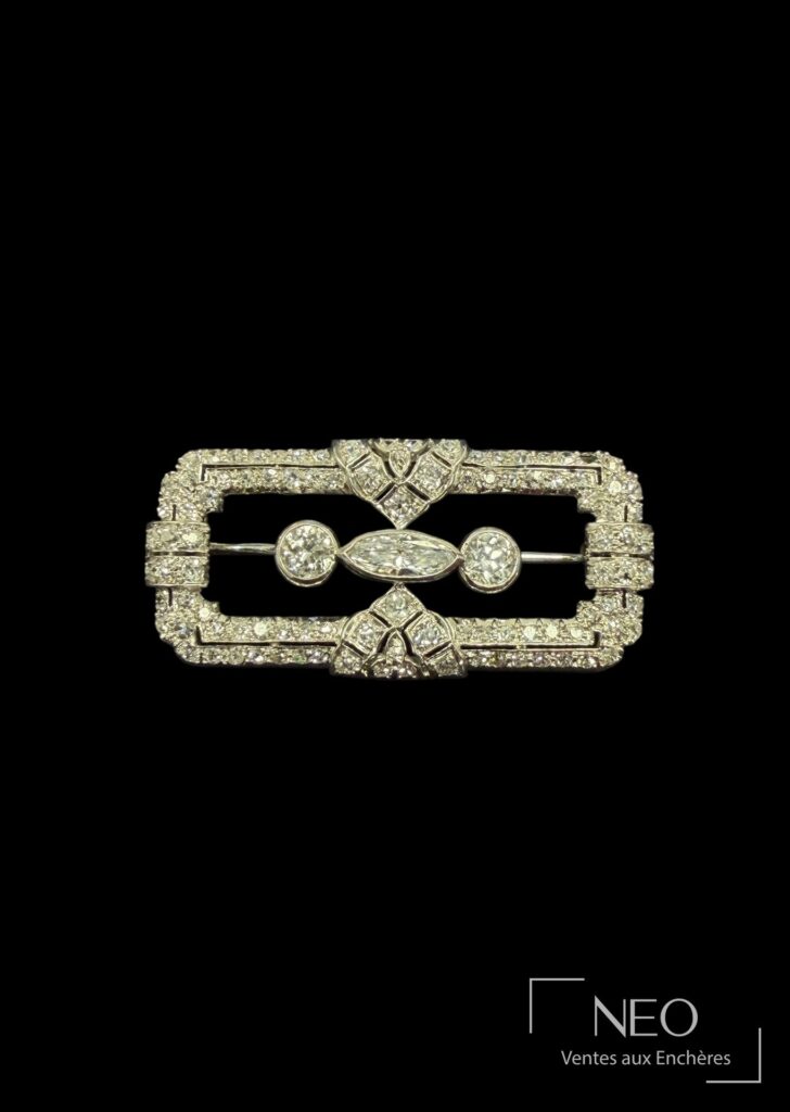 Broche Art Déco en or blanc sertie de diamants
