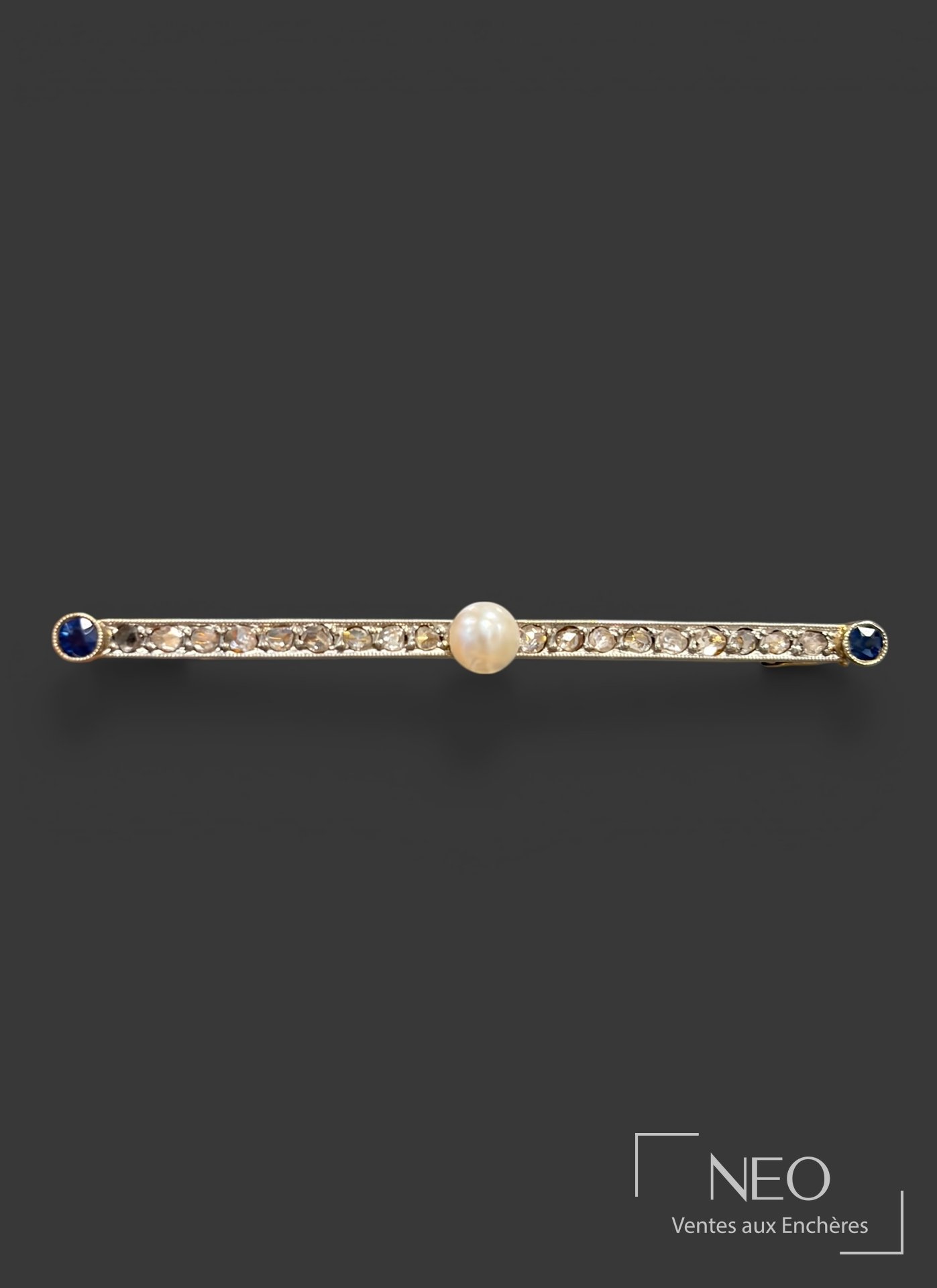 Broche barrette avec perle blanche centrale